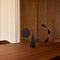 Mobile Santorini de Volta Mobiles présenté dans un intérieur contemporain