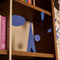 Mobile Stockholm de Volta Mobiles présenté dans un intérieur contemporain