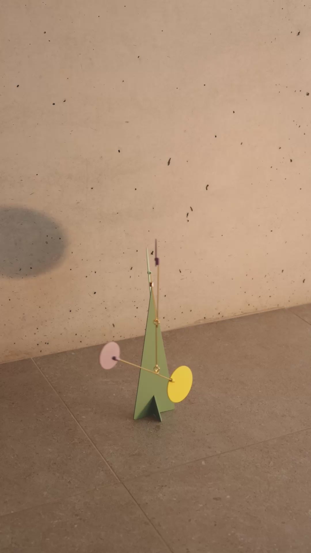 Vidéo du mobile Seoul de Volta Mobiles en mouvement, avec formes géométriques colorées